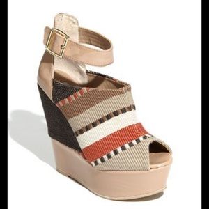 Steve Madden nude patent leather platform wedges